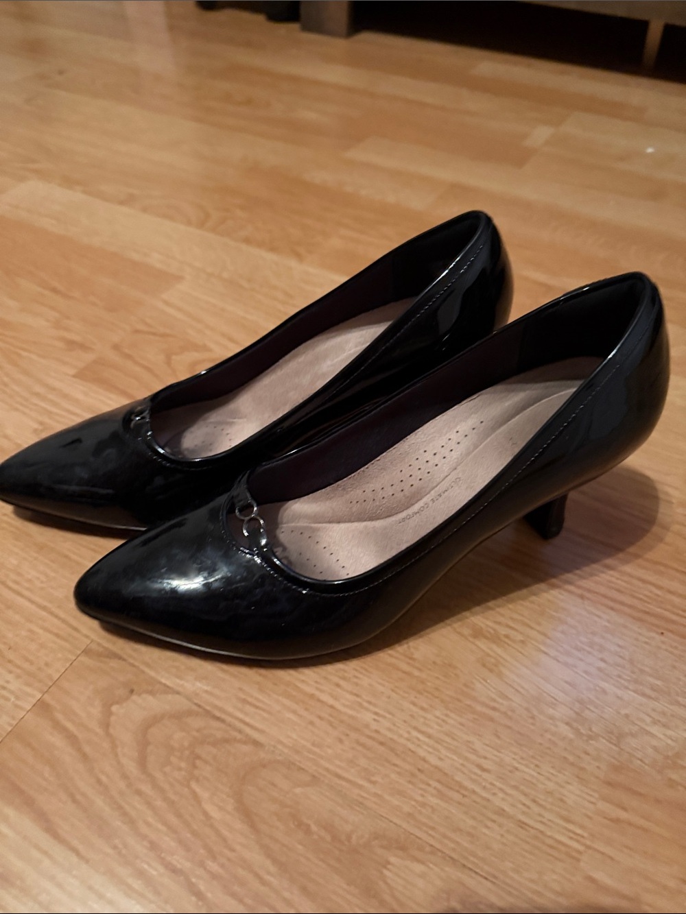 Clark’s Women's Black Patent Pointed-Toe Mid Heel Pumps